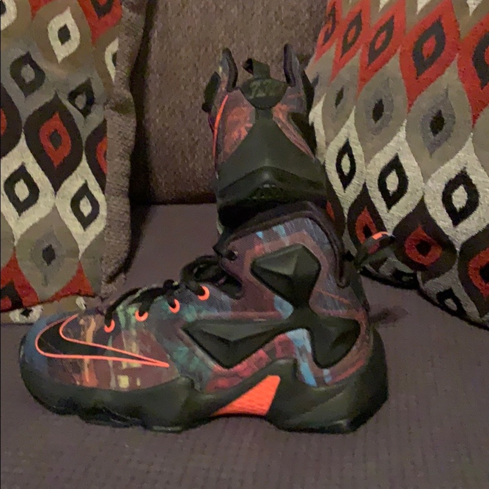 Lebron James - Picture 2 of 3